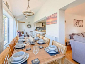 Tors View - Luxury Westward Ho Holiday Cottage - Pet and Child Friendly - Near Beach Pubs Shops Coastal Walks Sleeps 1-8 plus babies Free Parking WiFi Towels